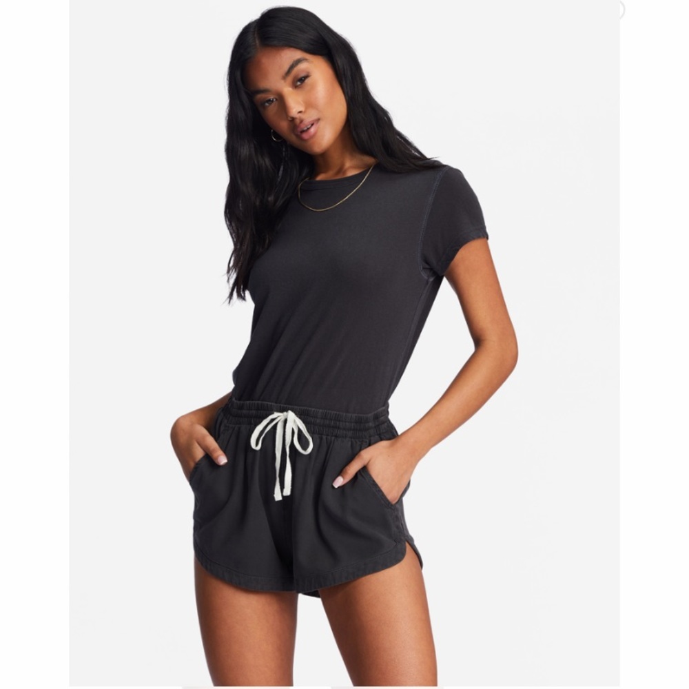 NWOT Billabong Road Trippin' Elastic Waist Shorts